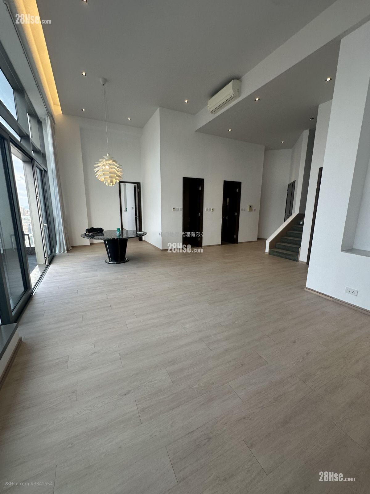 Shining Heights Sell 4 Bedrooms 2,358 ft²