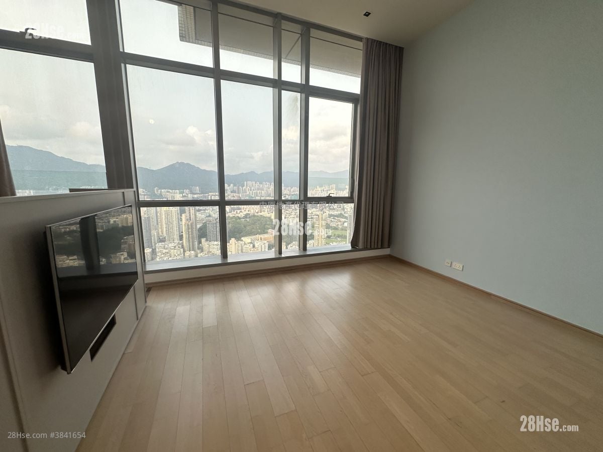 Shining Heights Sell 4 Bedrooms 2,358 ft²