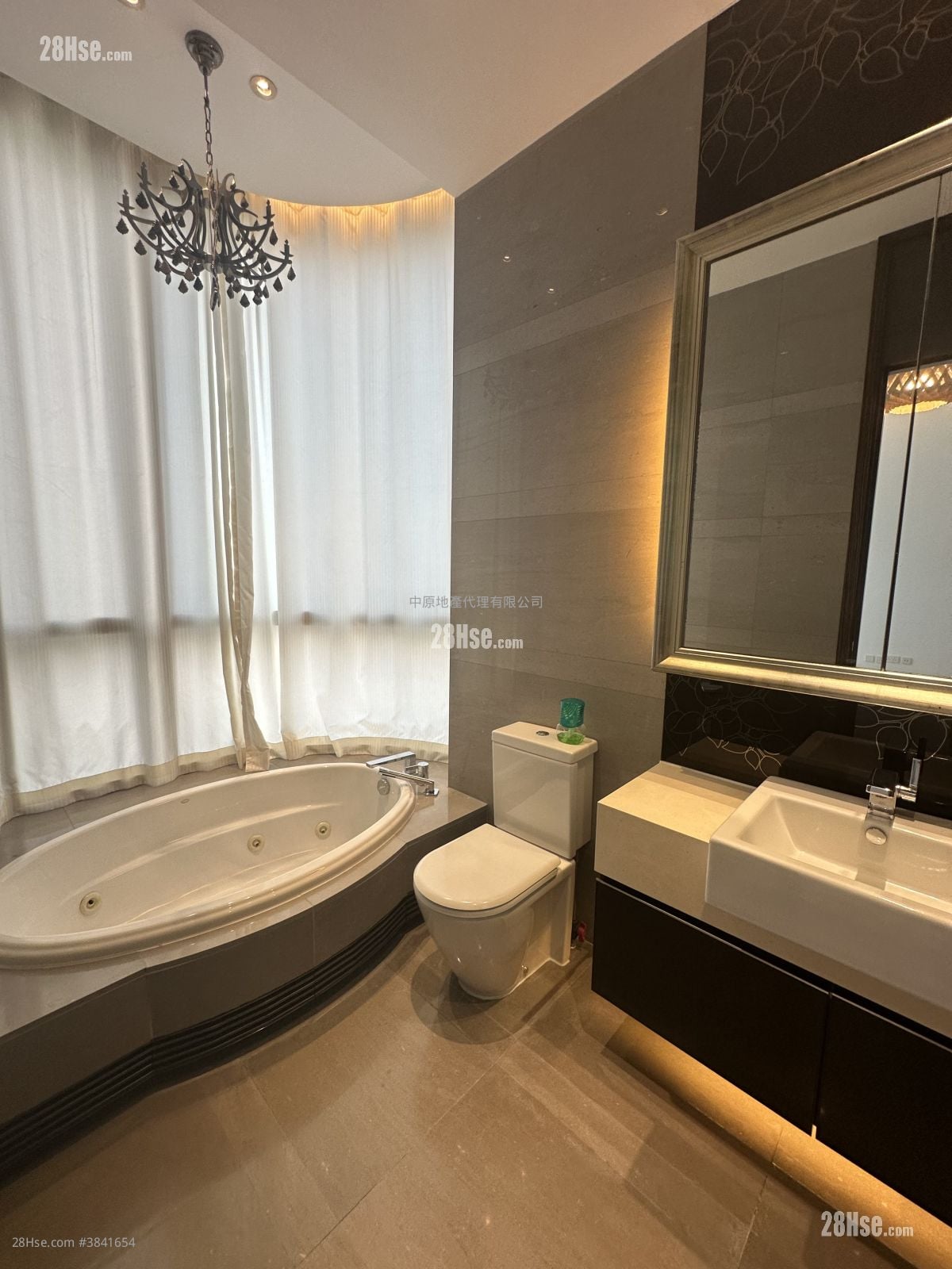 Shining Heights Sell 4 Bedrooms 2,358 ft²