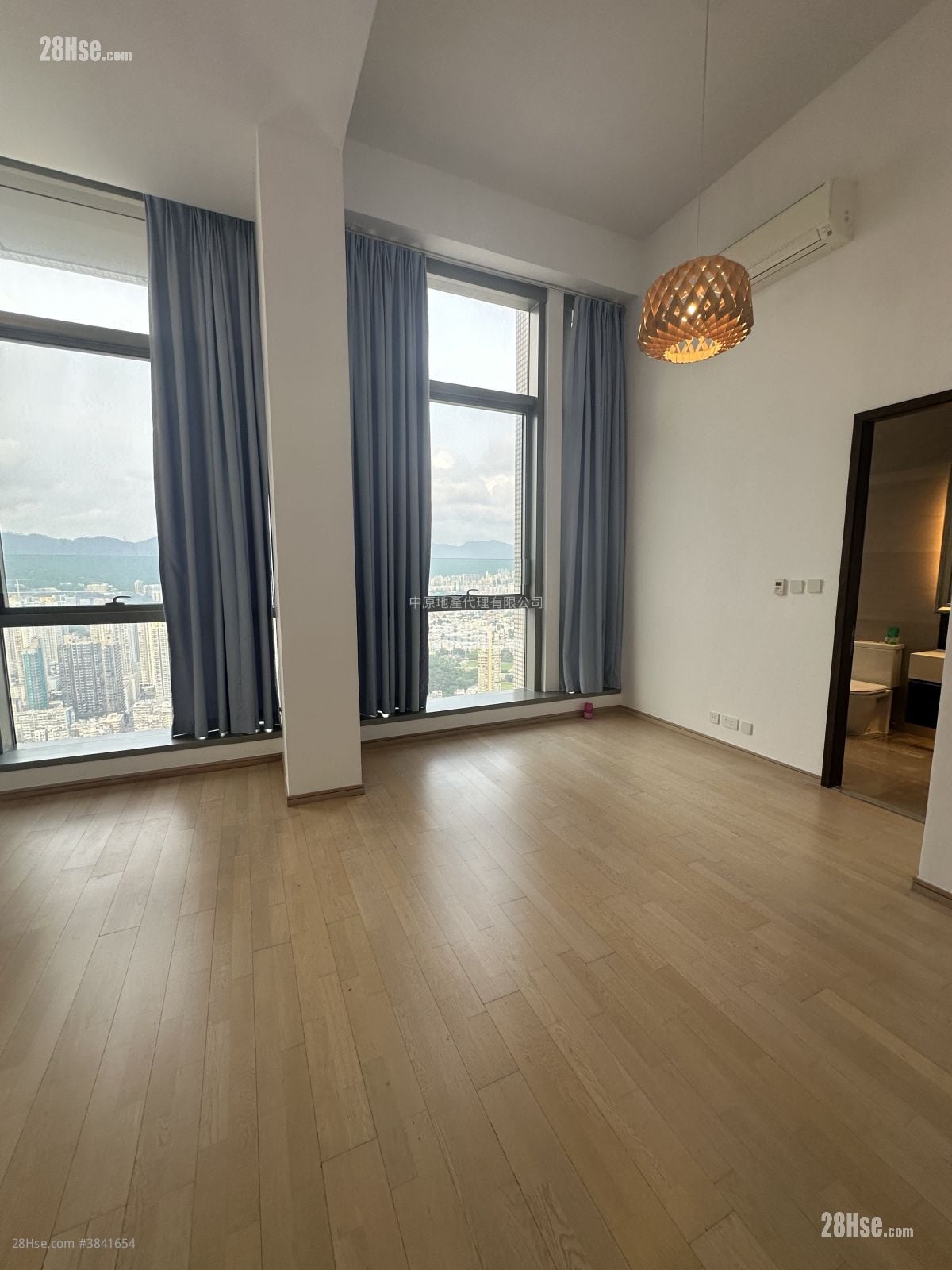 Shining Heights Sell 4 Bedrooms 2,358 ft²