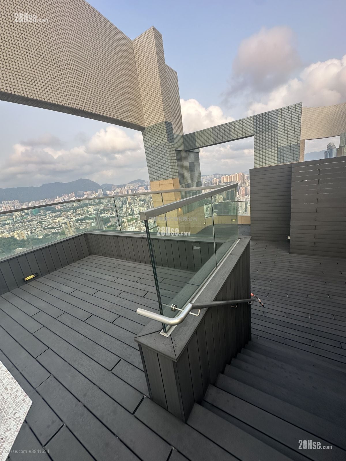 Shining Heights Sell 4 Bedrooms 2,358 ft²