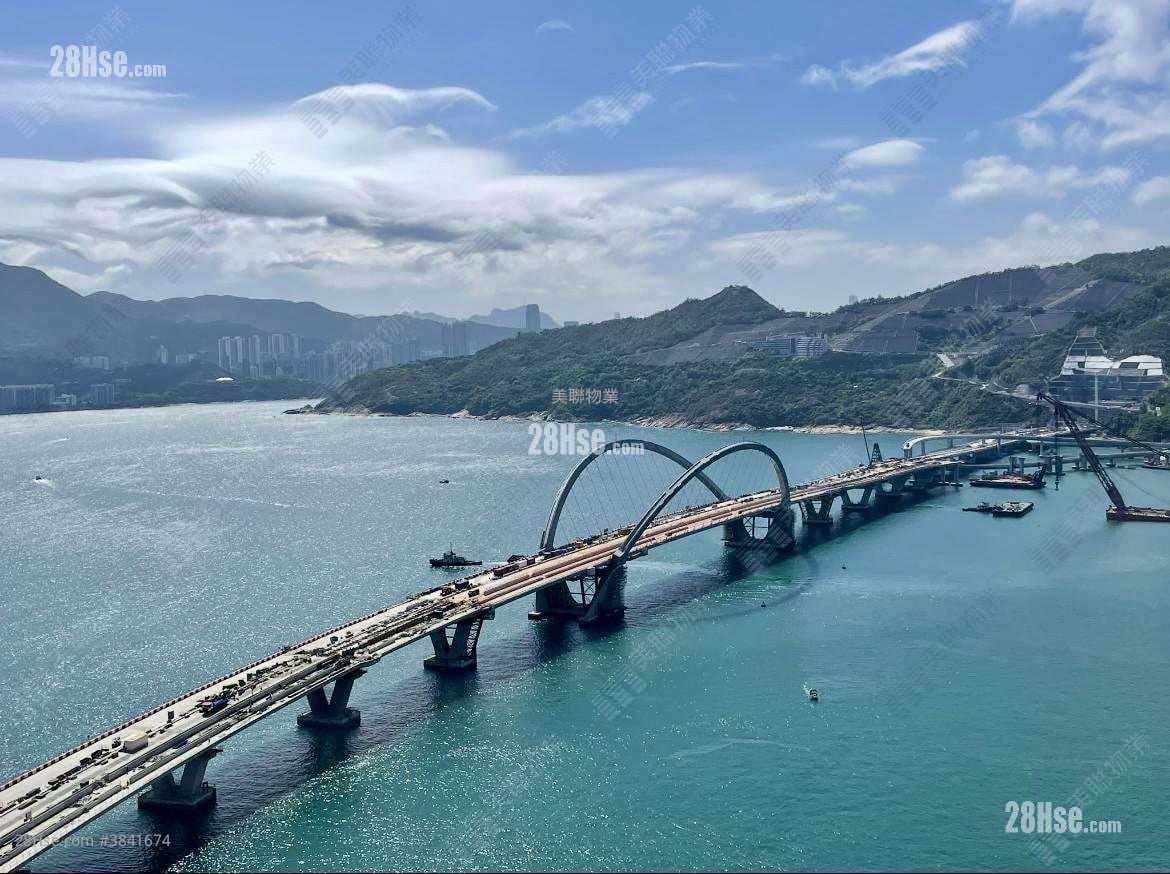 Sea To Sky Sell 3 Bedrooms , 2 Bathrooms 702 ft²