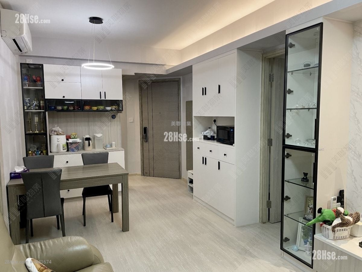 Sea To Sky Sell 3 Bedrooms , 2 Bathrooms 702 ft²