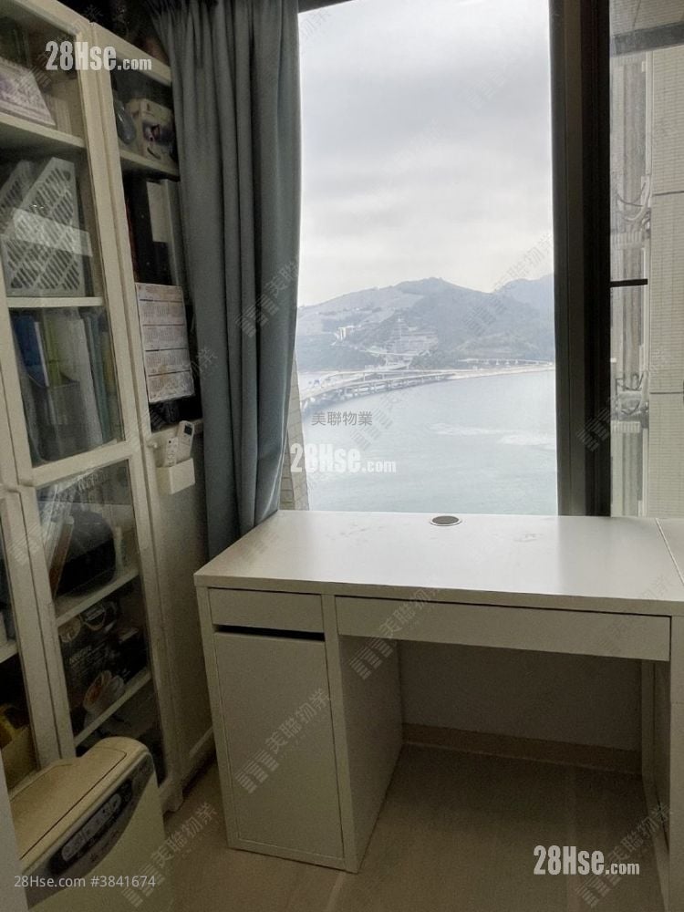Sea To Sky Sell 3 Bedrooms , 2 Bathrooms 702 ft²