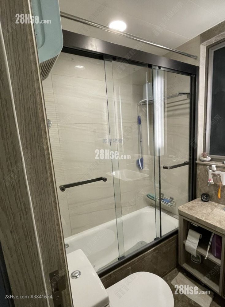 Sea To Sky Sell 3 Bedrooms , 2 Bathrooms 702 ft²