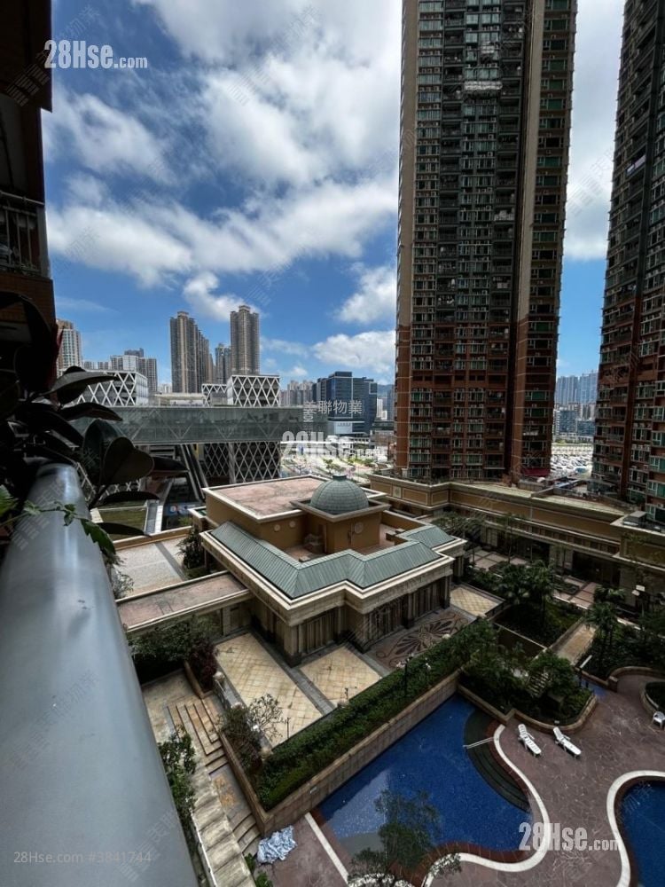 Metro Town Sell 3 Bedrooms 650 ft²