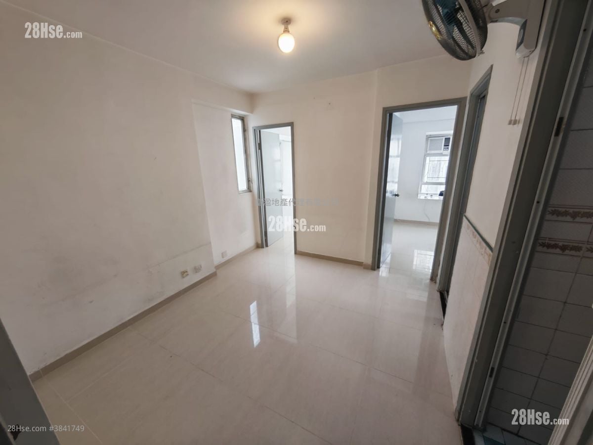 Ho Shun King Building Sell 2 Bedrooms , 1 Bathroom 324 ft²