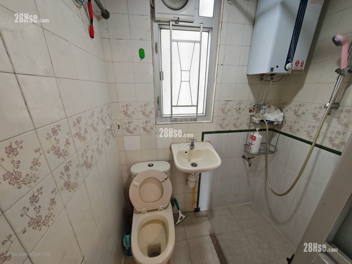 Ho Shun King Building Sell 2 Bedrooms , 1 Bathroom 324 ft²