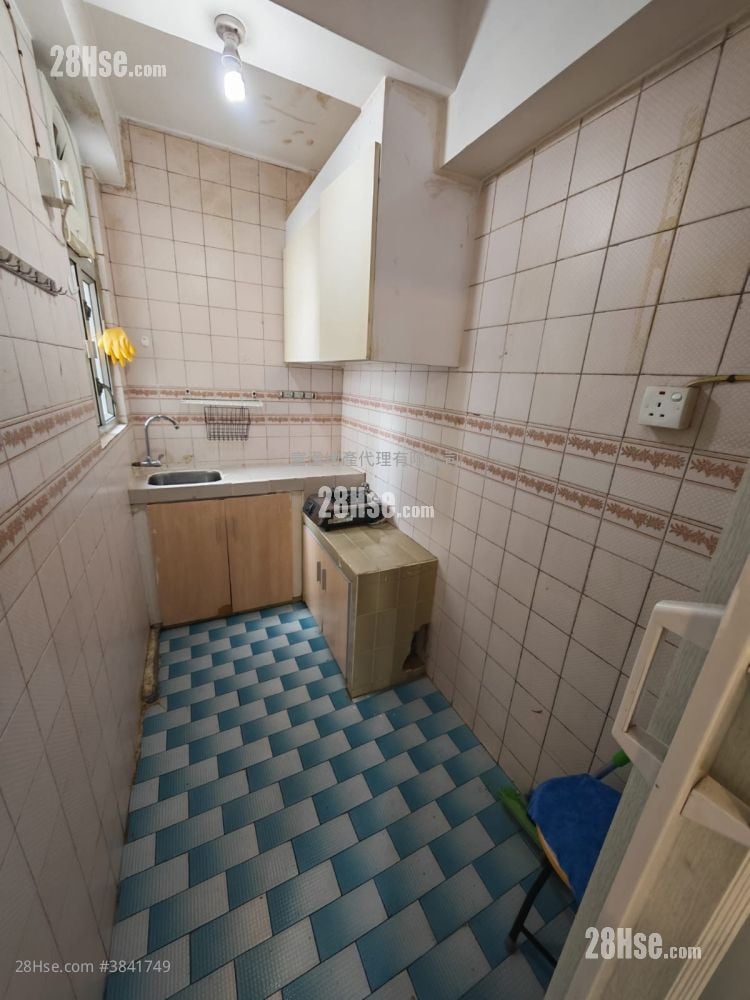 Ho Shun King Building Sell 2 Bedrooms , 1 Bathroom 324 ft²