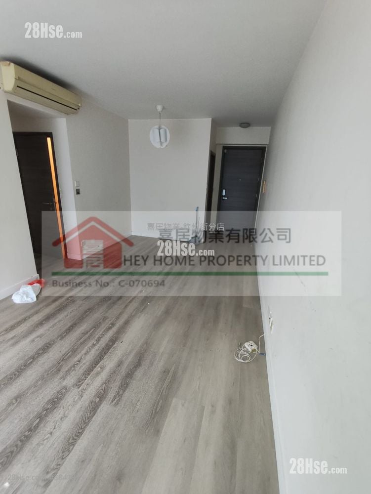 The Sparkle Sell 3 Bedrooms , 2 Bathrooms 720 ft²