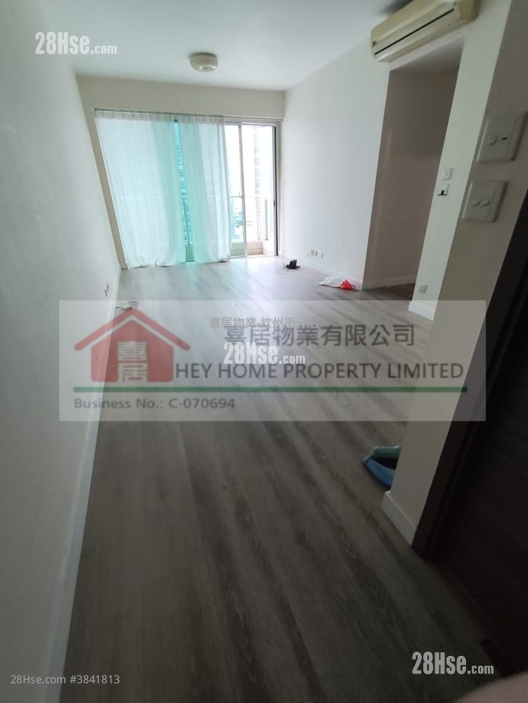 The Sparkle Sell 3 Bedrooms , 2 Bathrooms 720 ft²