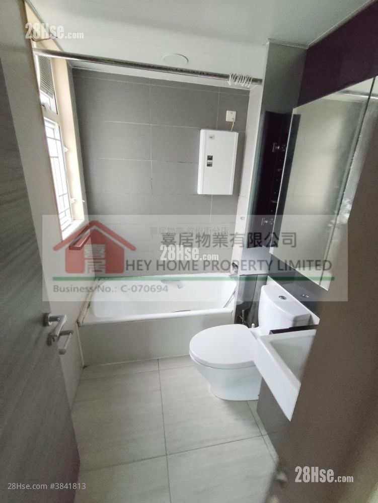 The Sparkle Sell 3 Bedrooms , 2 Bathrooms 720 ft²