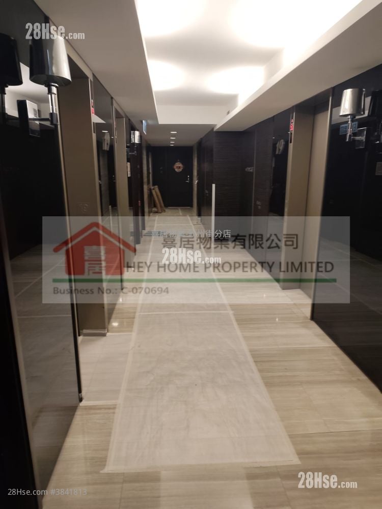 The Sparkle Sell 3 Bedrooms , 2 Bathrooms 720 ft²