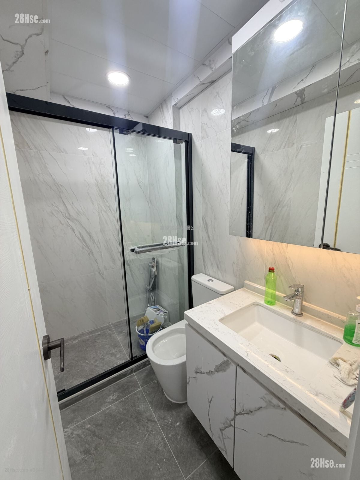 Tung Fat Building Sell 3 Bedrooms , 2 Bathrooms 615 ft²