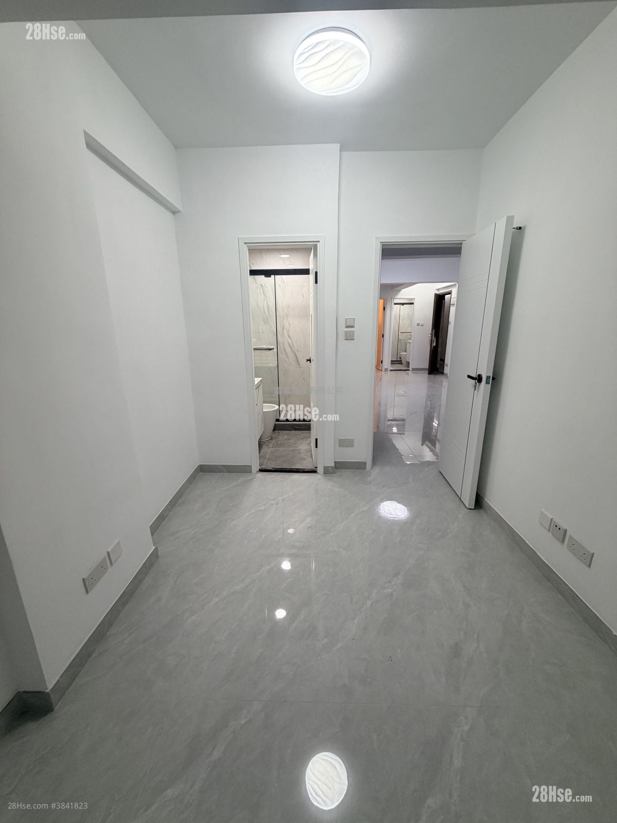 Tung Fat Building Sell 3 Bedrooms , 2 Bathrooms 615 ft²