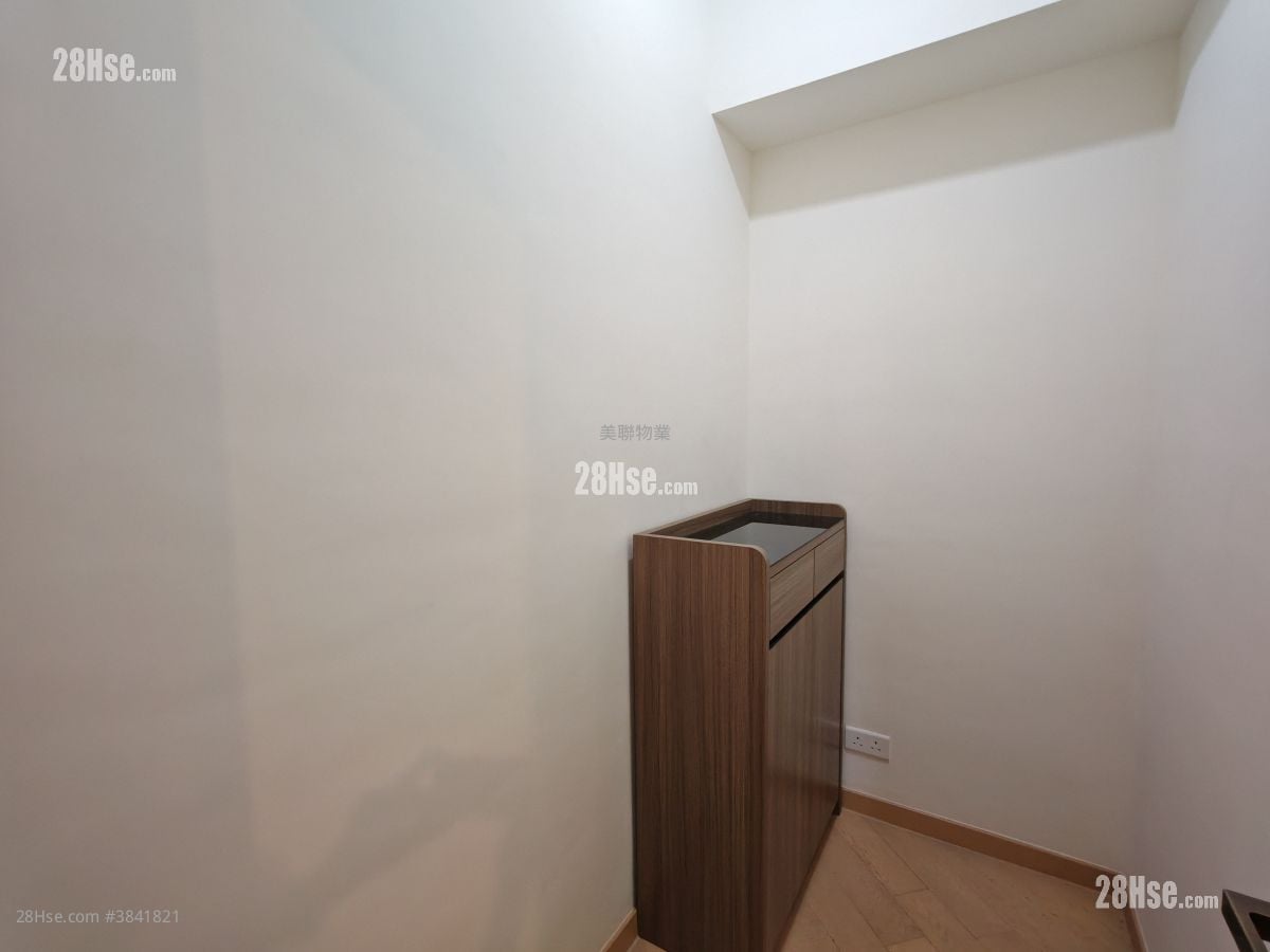 Grand Central Sell 2 Bedrooms , 1 Bathroom 598 ft²