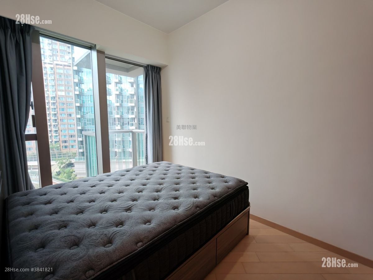 Grand Central Sell 2 Bedrooms , 1 Bathroom 598 ft²