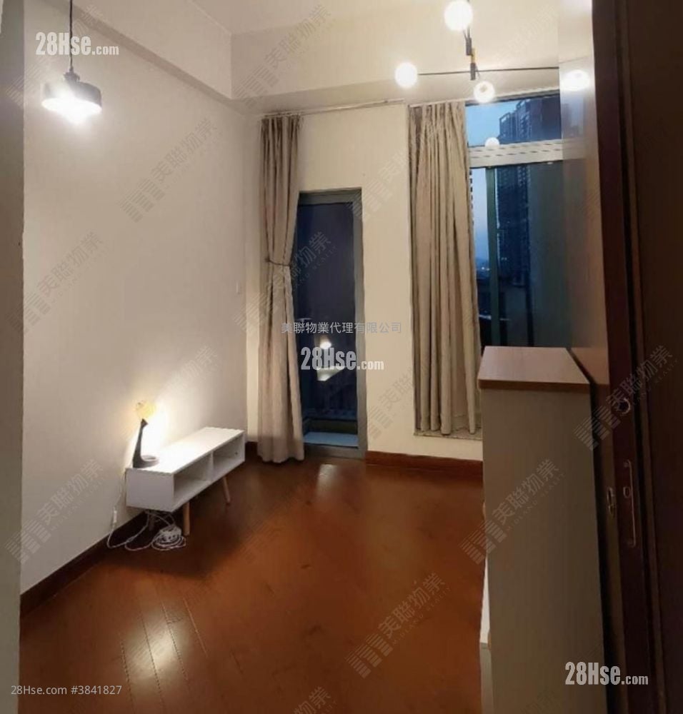 Park Summit Sell Studio , 1 Bathroom 264 ft²