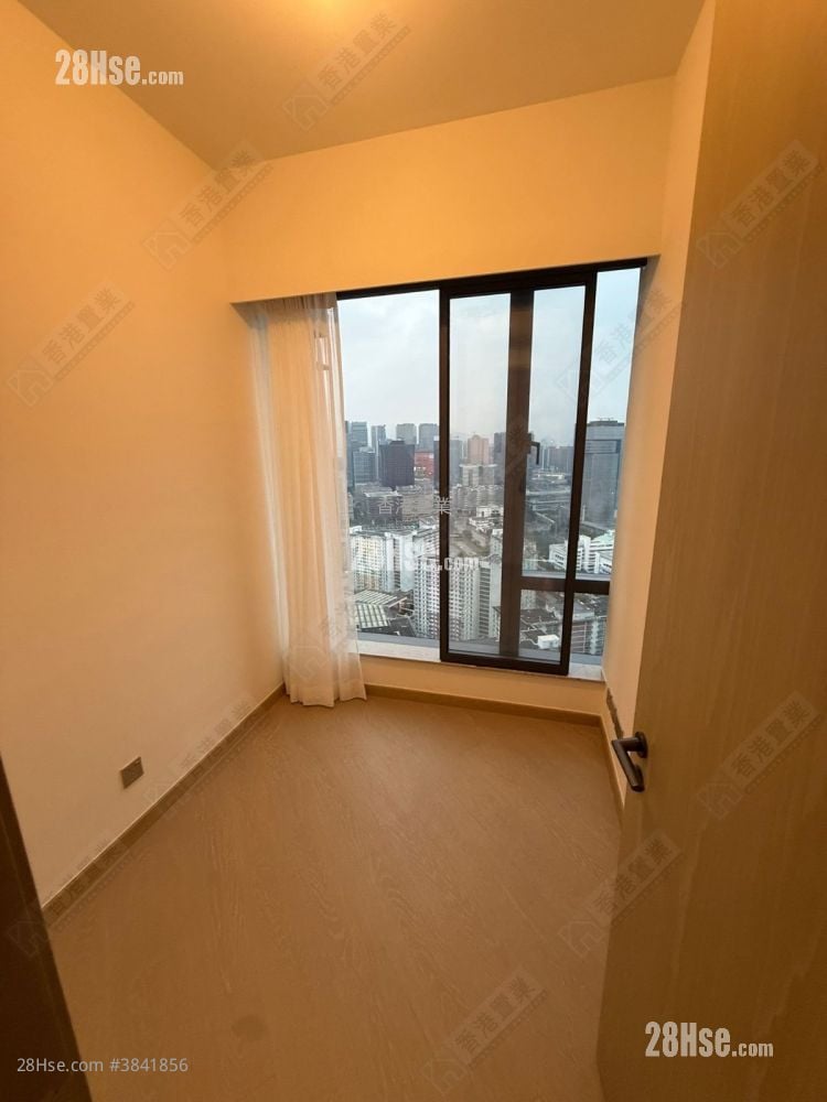 Uptown East Sell 3 Bedrooms 750 ft²