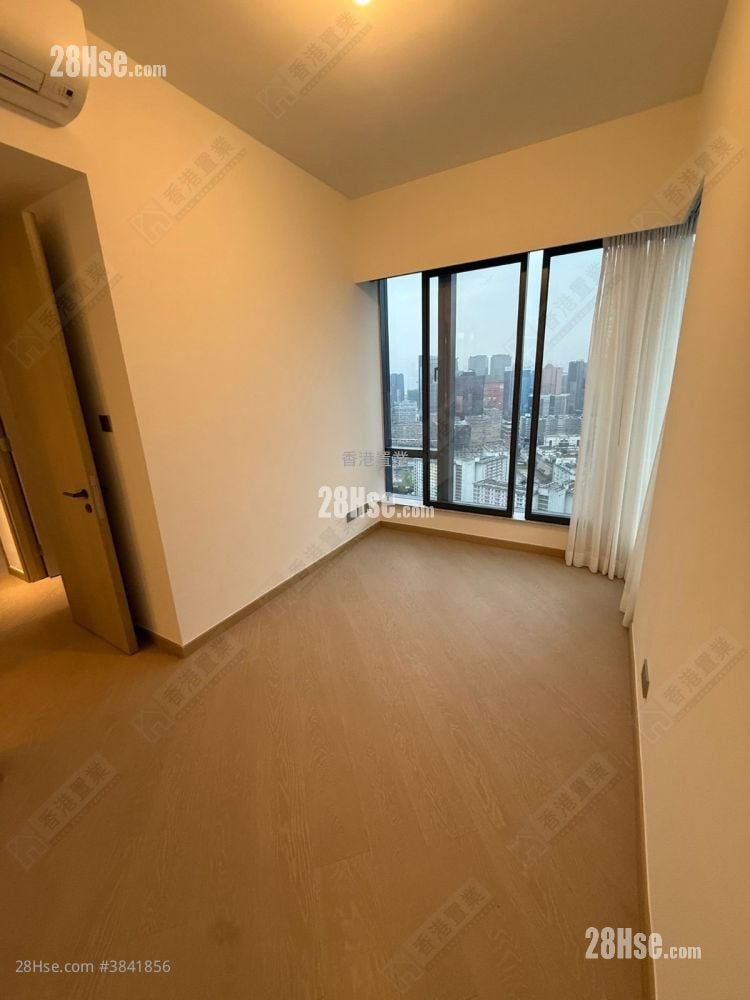 Uptown East Sell 3 Bedrooms 750 ft²