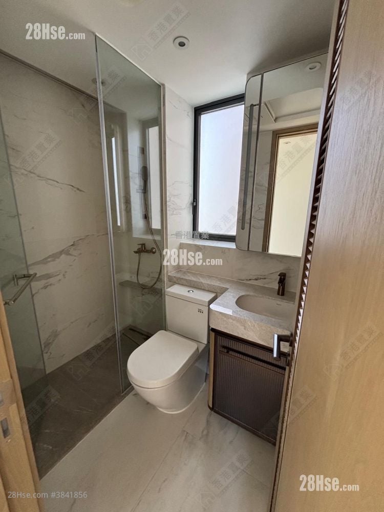 Uptown East Sell 3 Bedrooms 750 ft²