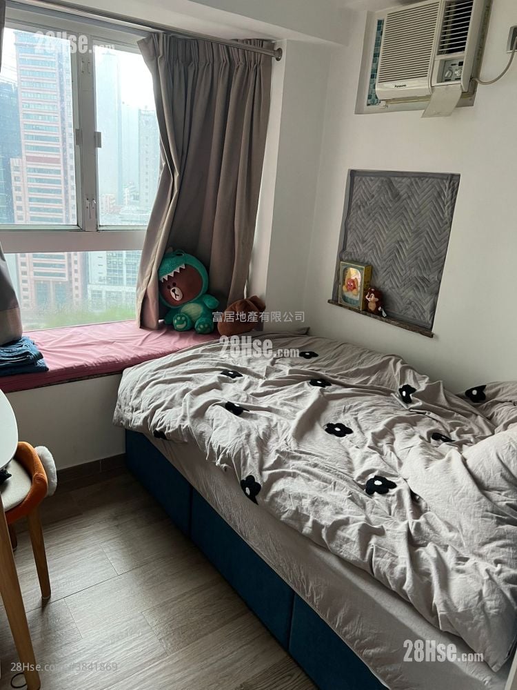 Charming Garden Sell 2 Bedrooms , 1 Bathroom 456 ft²