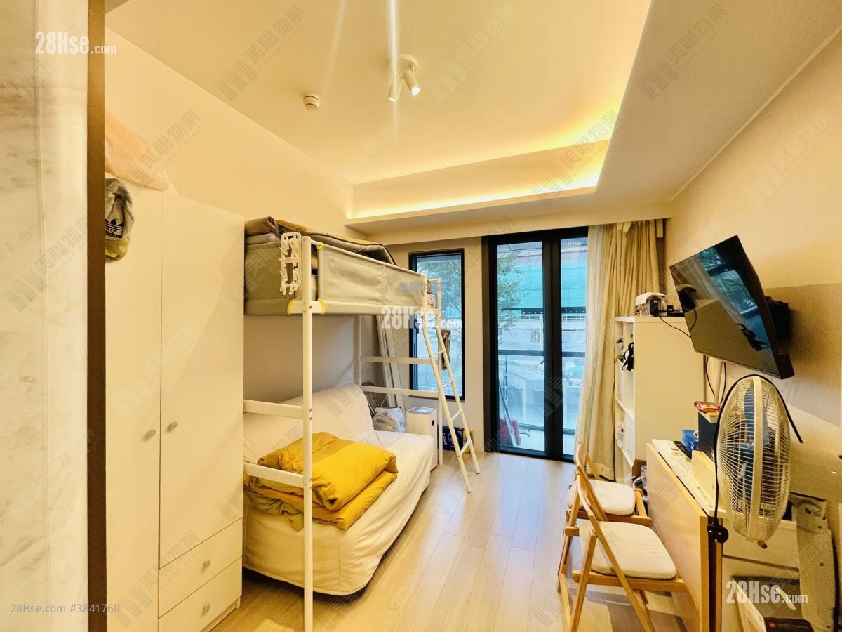 One Innovale Sell Studio 221 ft²