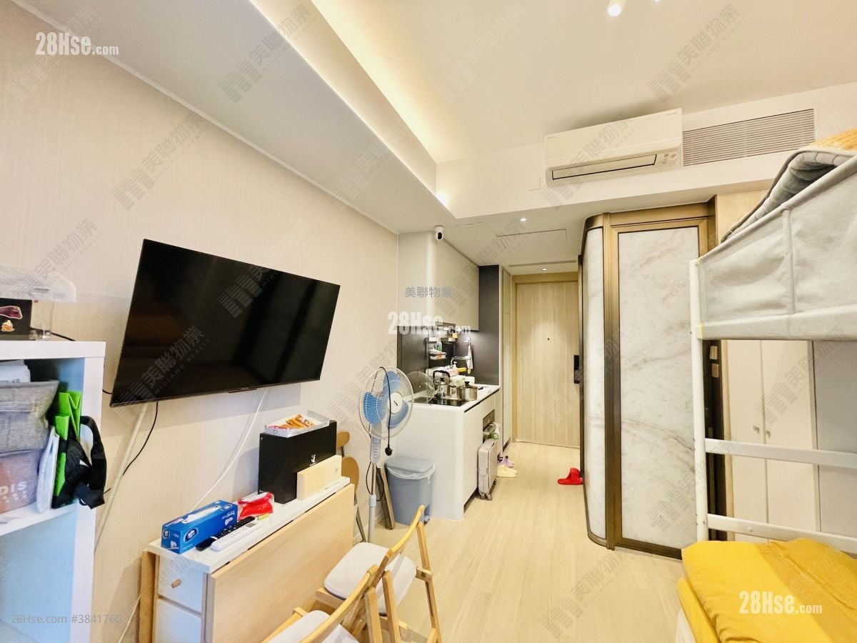 One Innovale Sell Studio 221 ft²