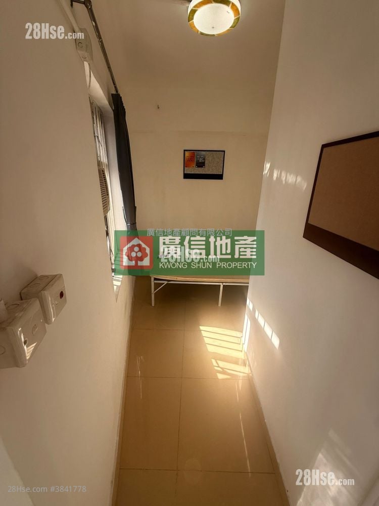 Cherry Mansion Rental 3 Bedrooms , 1 Bathroom 455 ft²