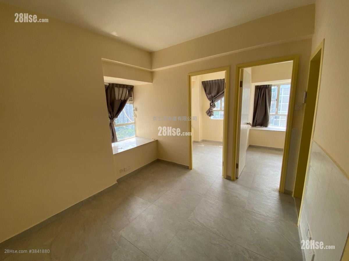 Golden Lion Garden Rental 2 Bedrooms , 1 Bathroom 285 ft²
