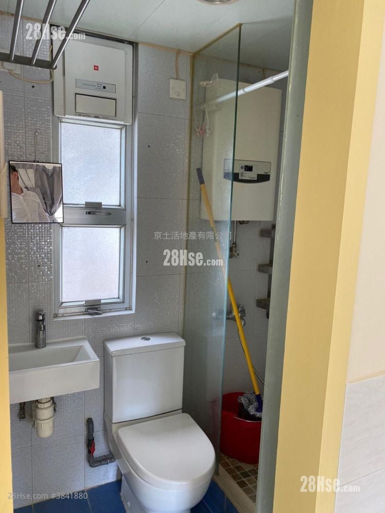 Golden Lion Garden Rental 2 Bedrooms , 1 Bathroom 285 ft²