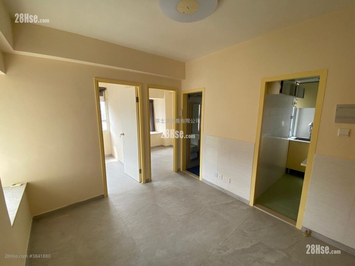 Golden Lion Garden Rental 2 Bedrooms , 1 Bathroom 285 ft²