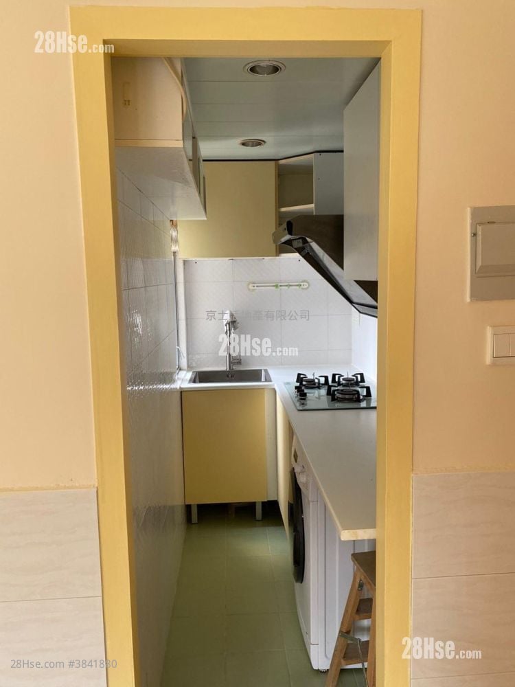 Golden Lion Garden Rental 2 Bedrooms , 1 Bathroom 285 ft²
