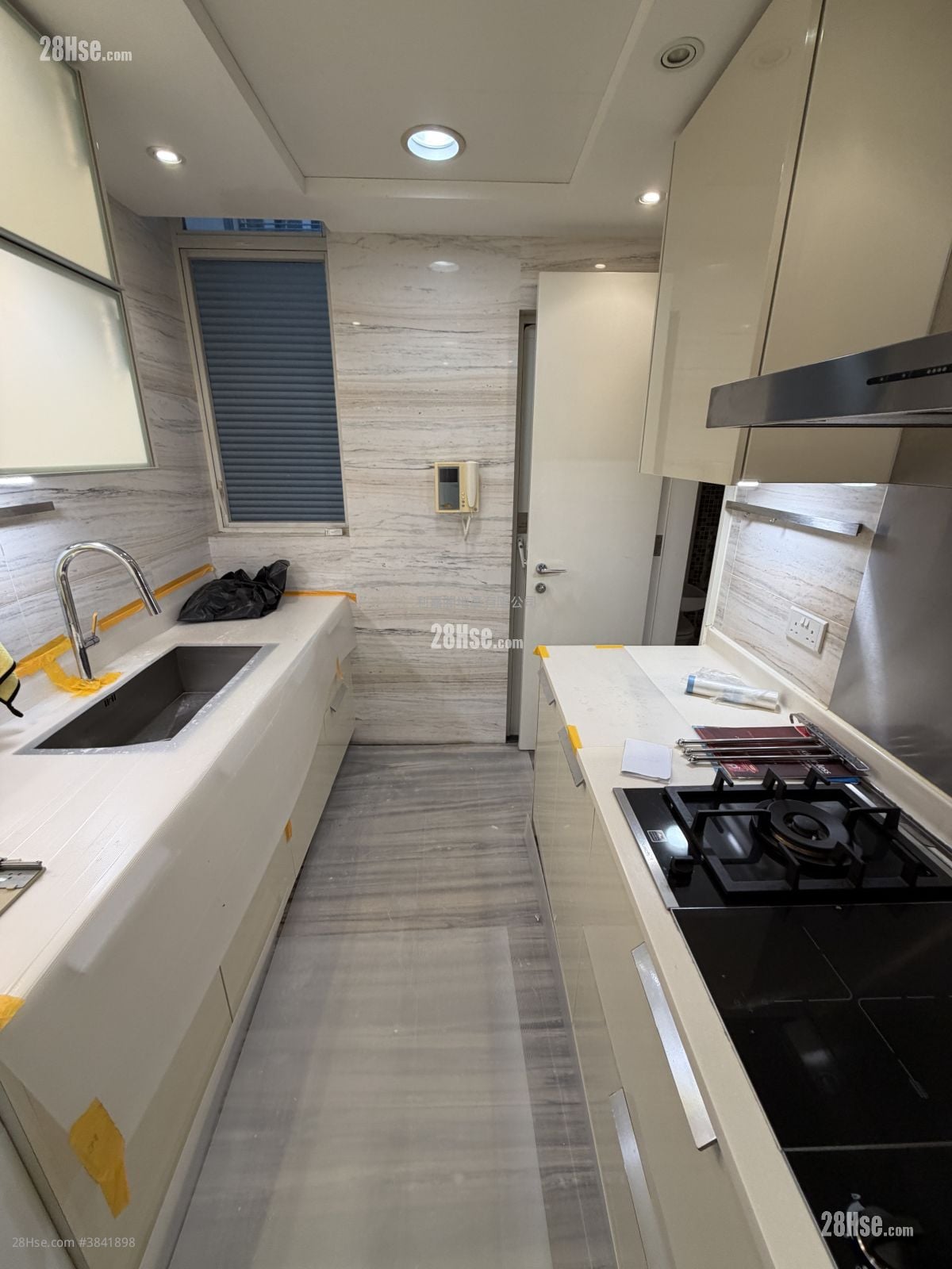 Peak One Rental 3 Bedrooms , 2 Bathrooms 1,027 ft²
