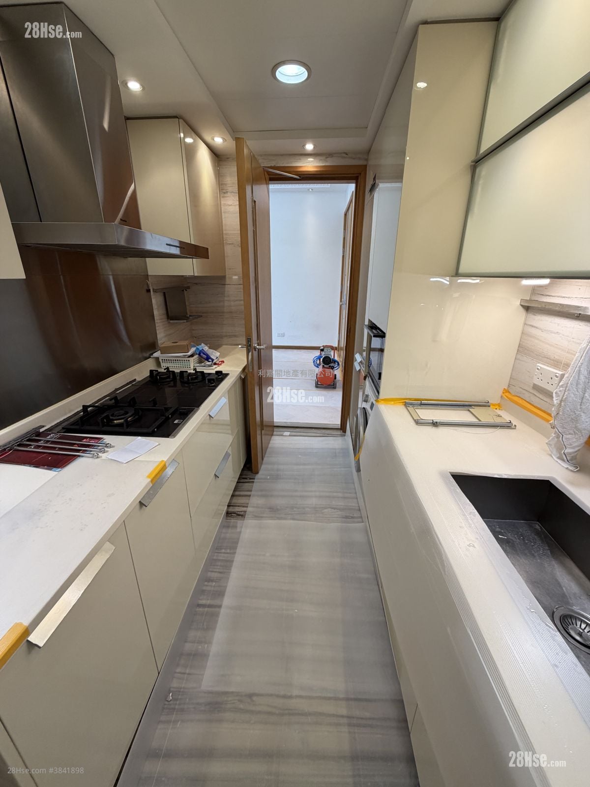 Peak One Rental 3 Bedrooms , 2 Bathrooms 1,027 ft²