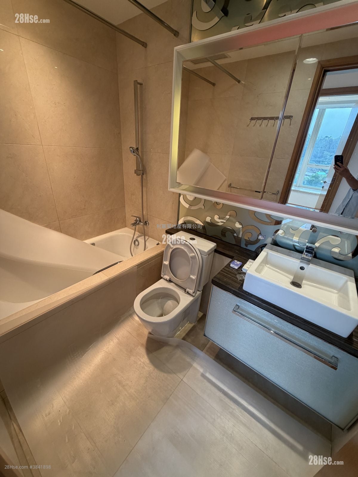 Peak One Rental 3 Bedrooms , 2 Bathrooms 1,027 ft²