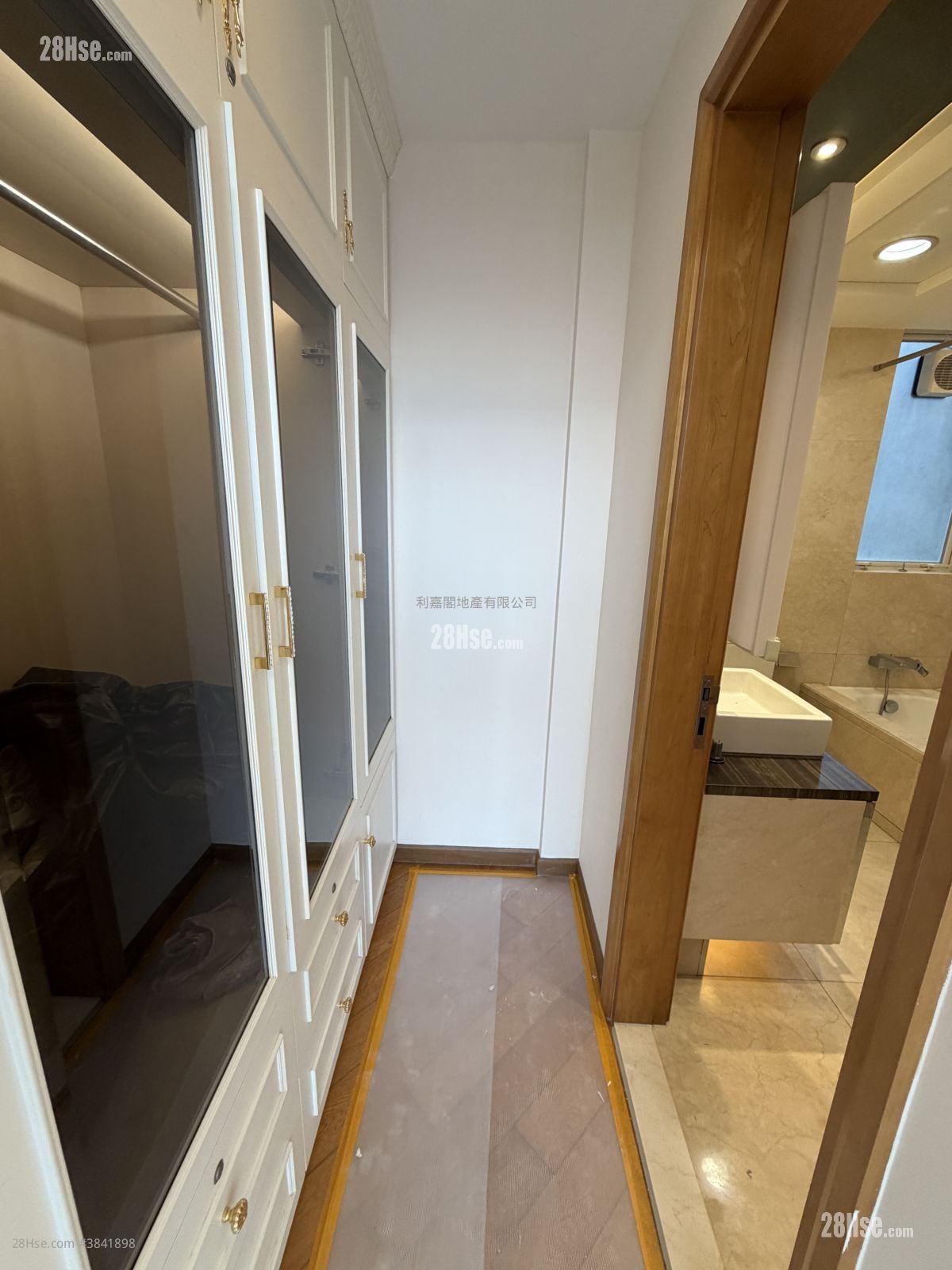 Peak One Rental 3 Bedrooms , 2 Bathrooms 1,027 ft²