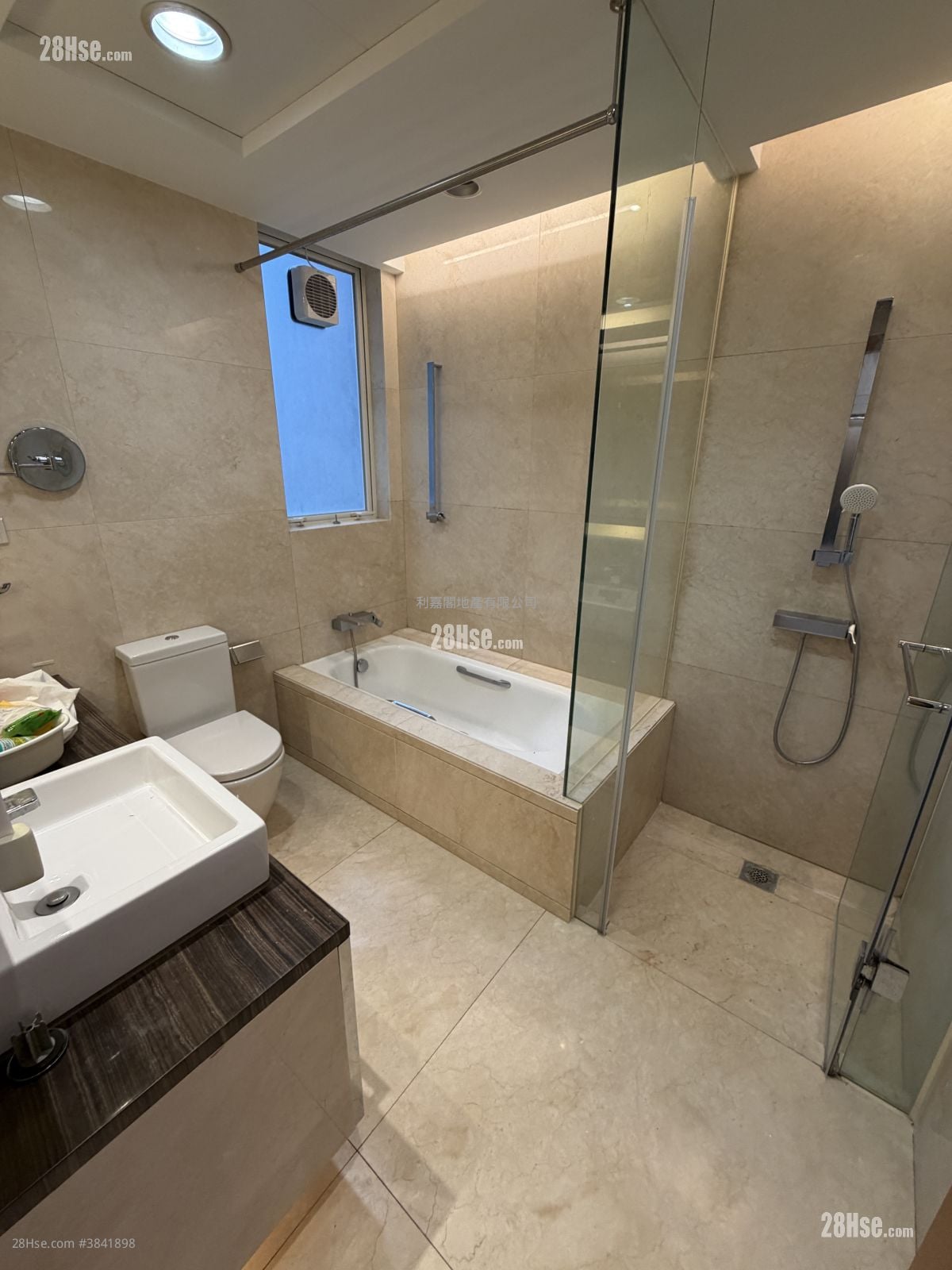 Peak One Rental 3 Bedrooms , 2 Bathrooms 1,027 ft²