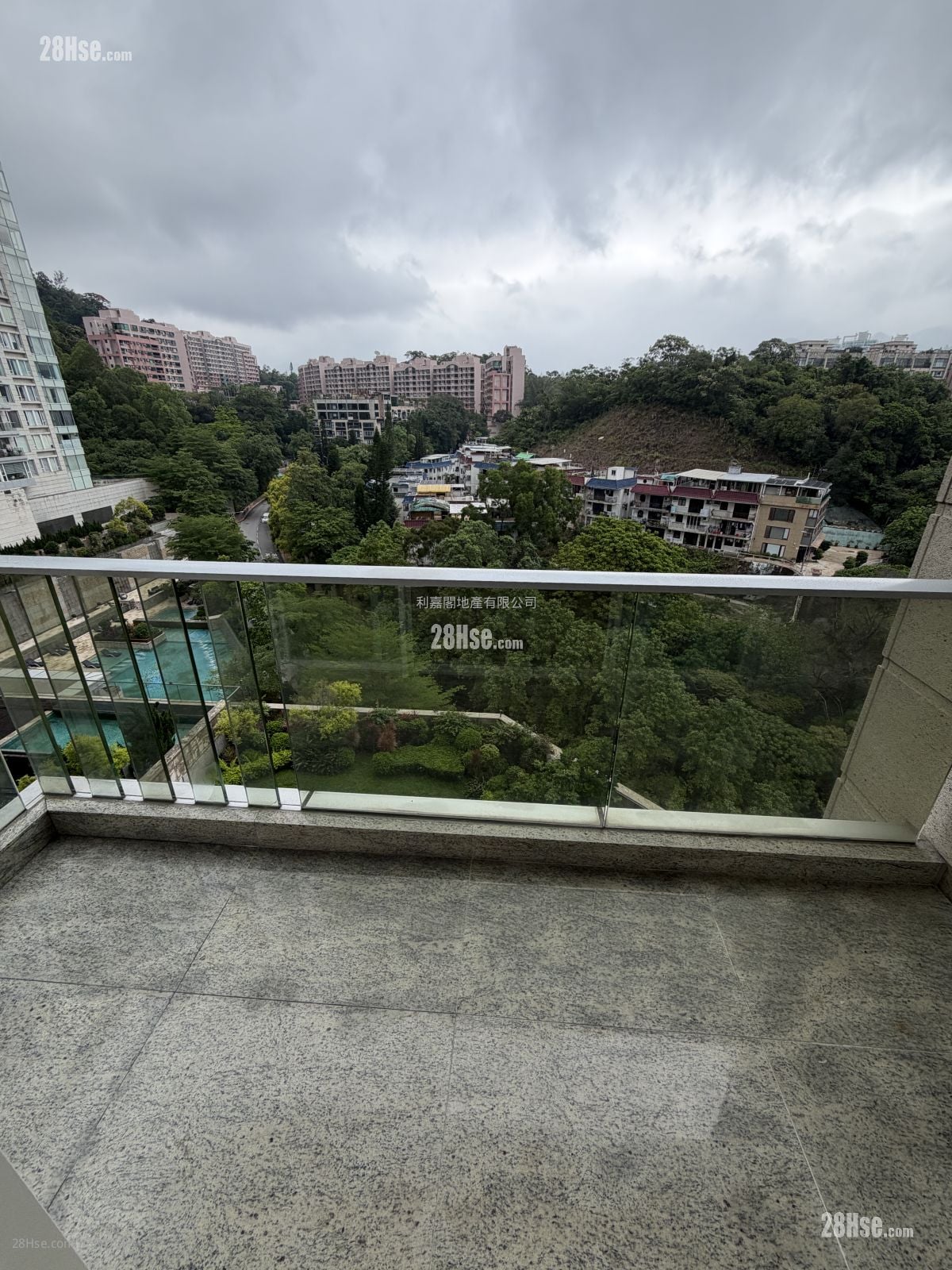 Peak One Rental 3 Bedrooms , 2 Bathrooms 1,027 ft²
