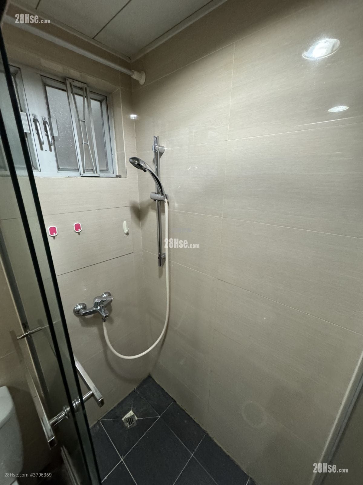 Whampoa Garden Sell 2 Bedrooms , 1 Bathroom 389 ft²