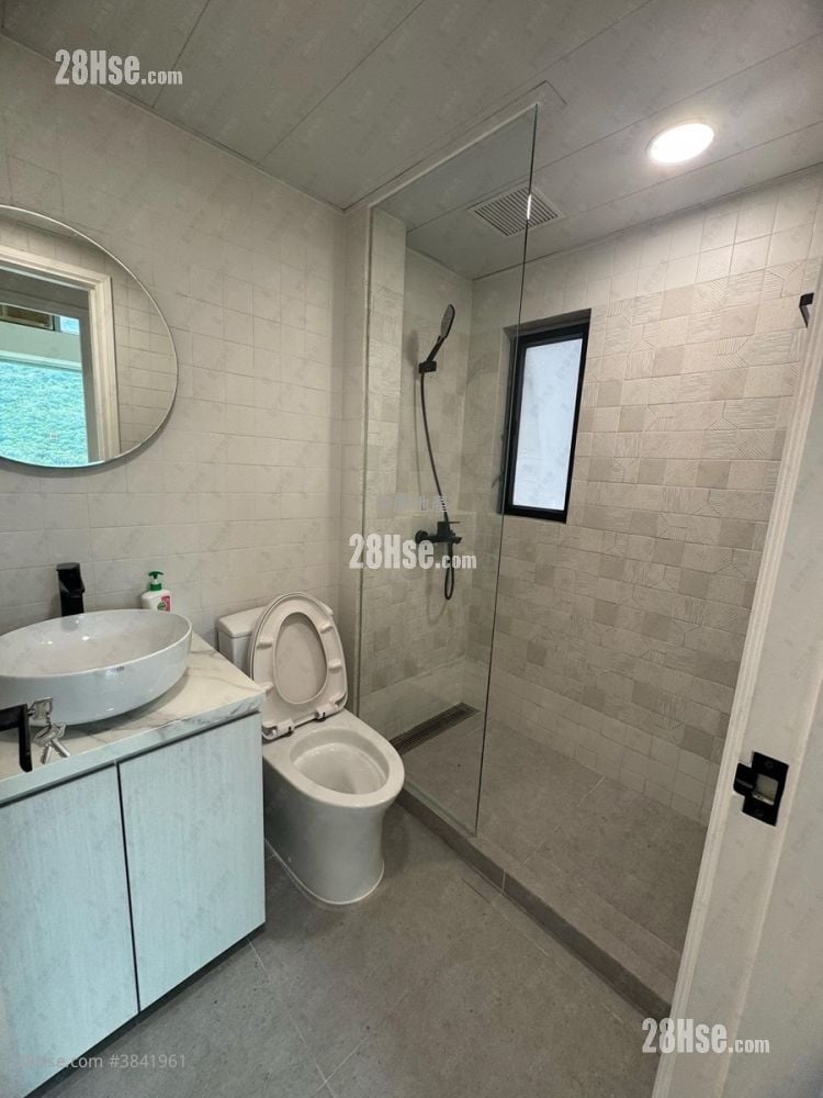 Coastal Skyline Rental 490 ft²