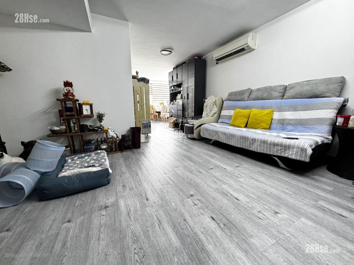 Maple Garden Sell 3 Bedrooms , 3 Bathrooms 698 ft²