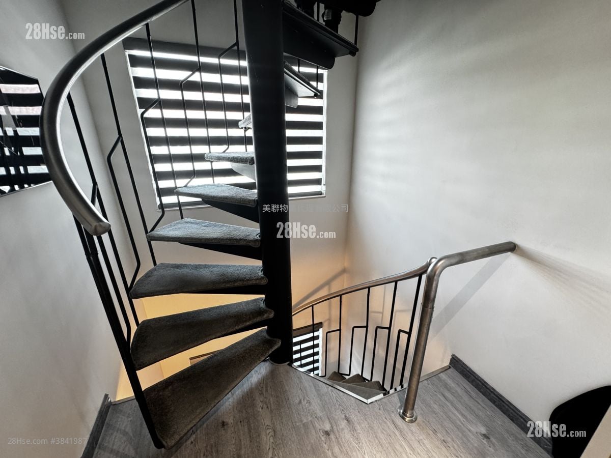 Maple Garden Sell 3 Bedrooms , 3 Bathrooms 698 ft²