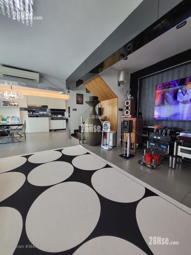 Greenfield Court Sell 3 Bedrooms , 2 Bathrooms 1,143 ft²