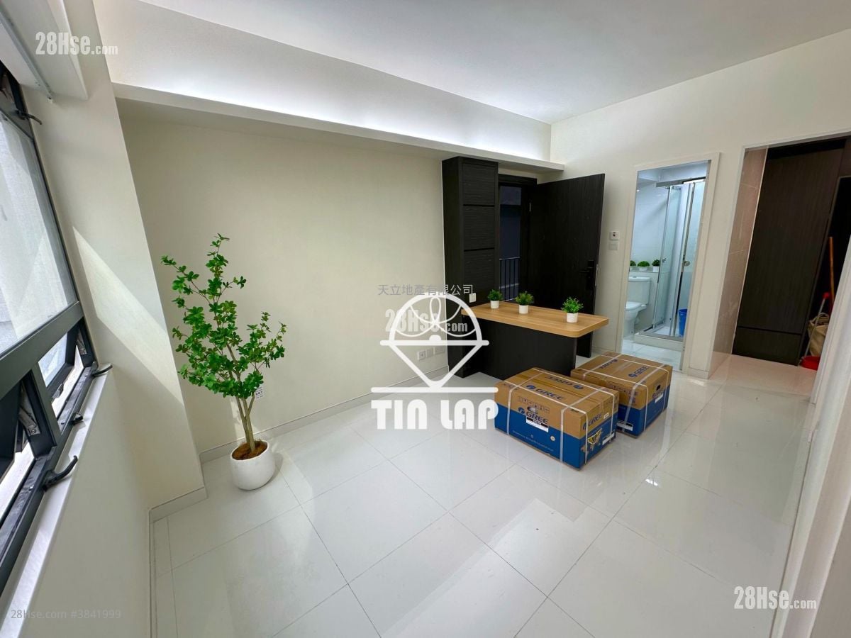 Kamcourt Building Sell 2 Bedrooms , 1 Bathroom 355 ft²
