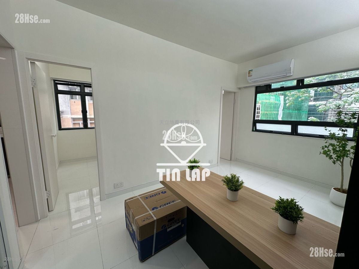 Kamcourt Building Sell 2 Bedrooms , 1 Bathroom 355 ft²