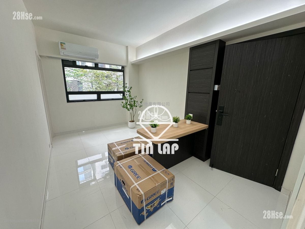Kamcourt Building Sell 2 Bedrooms , 1 Bathroom 355 ft²
