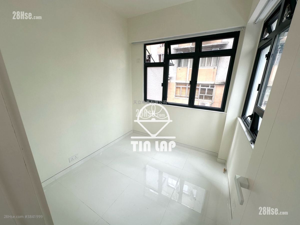 Kamcourt Building Sell 2 Bedrooms , 1 Bathroom 355 ft²