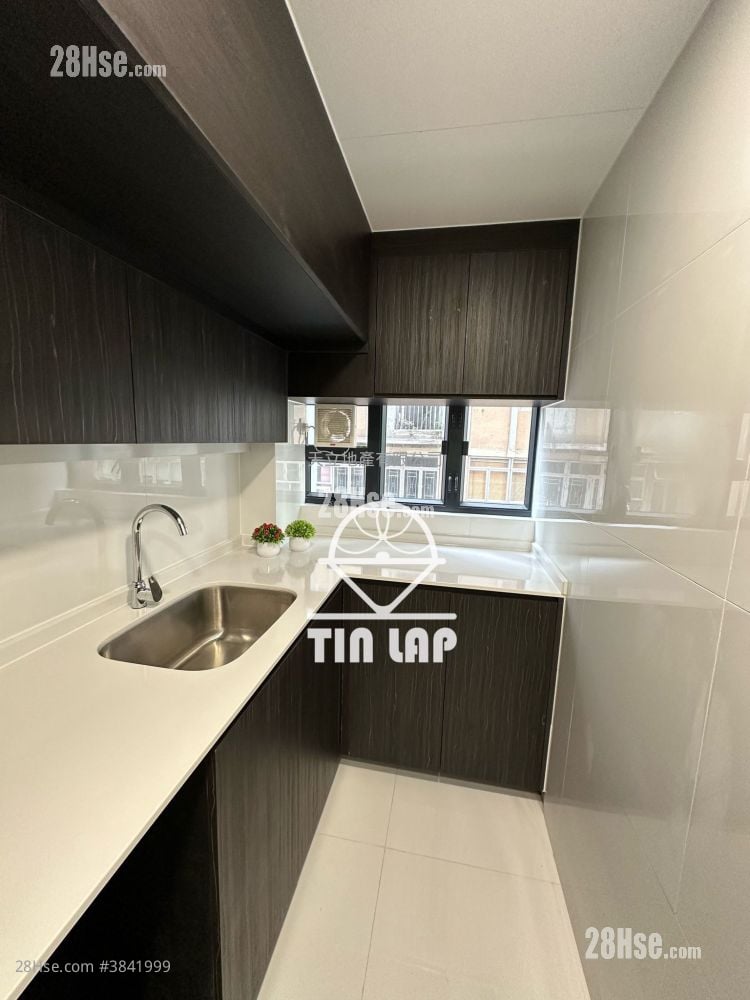 Kamcourt Building Sell 2 Bedrooms , 1 Bathroom 355 ft²