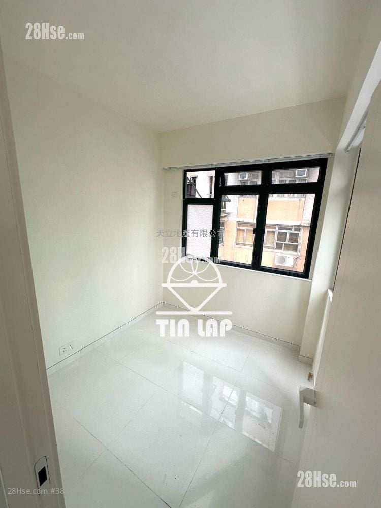 Kamcourt Building Sell 2 Bedrooms , 1 Bathroom 355 ft²